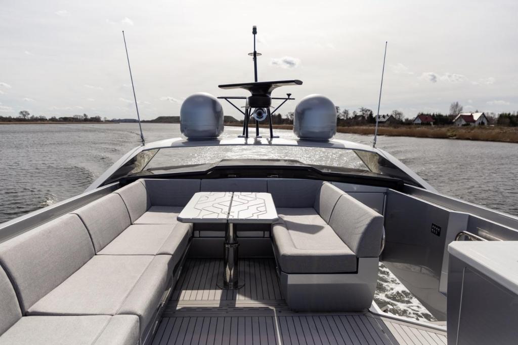 Galeon 700 Skydeck