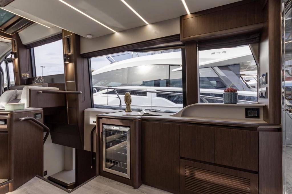 Galeon 700 Skydeck