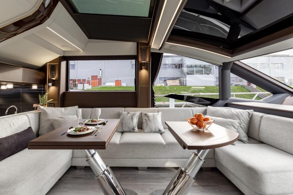 Galeon 700 Skydeck