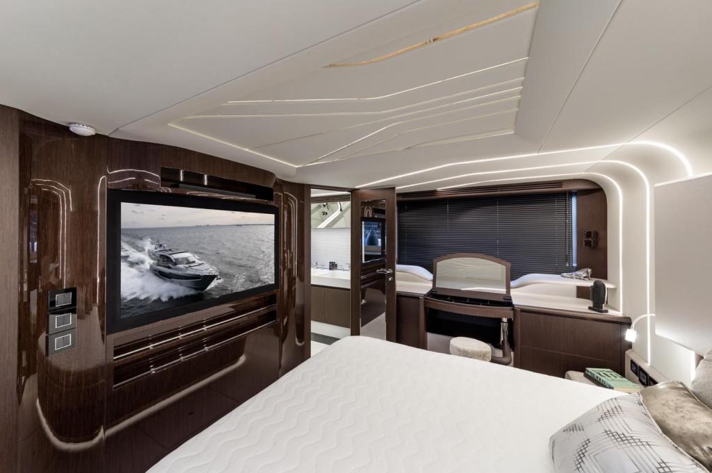 Galeon 700 Skydeck