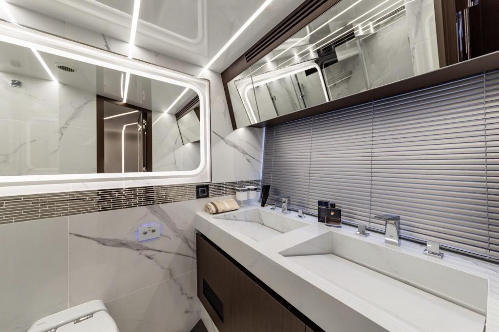 Galeon 700 Skydeck