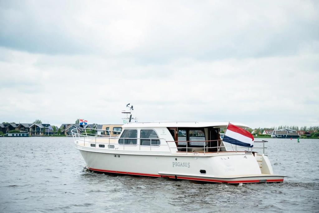 Pikmeerkruiser 44&rsquo; Long Roof