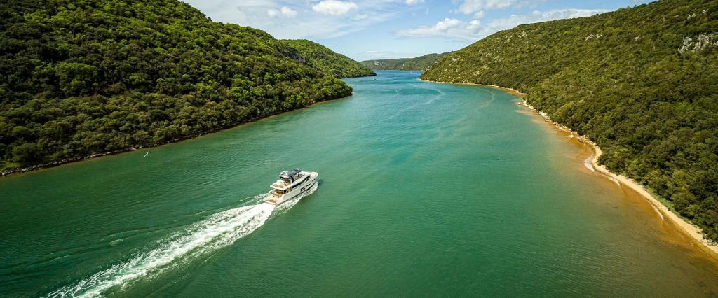 Beneteau Grand Trawler 63