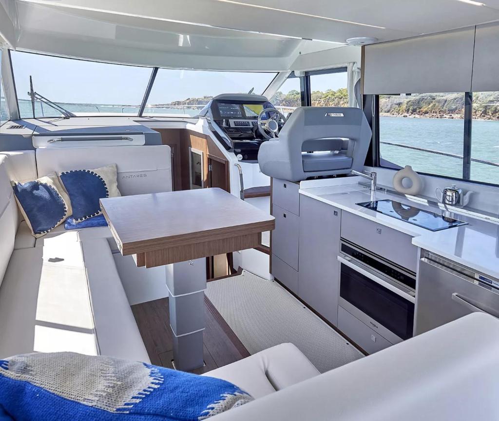 Beneteau Antares 12 Fly