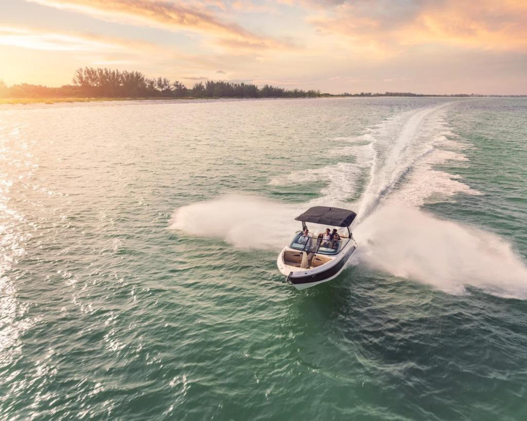 Sea Ray SLX 260 Outboard