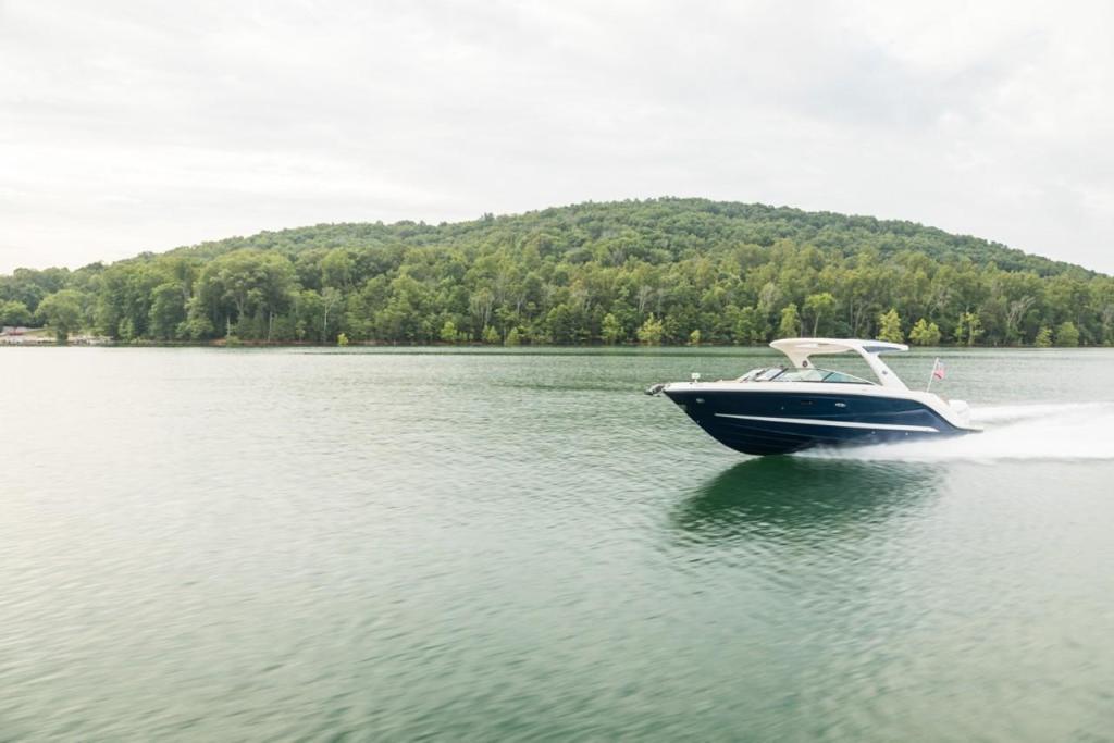 Sea Ray SLX 310 Outboard