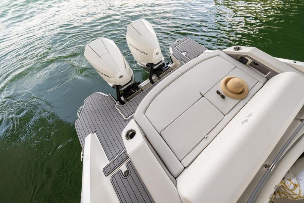 Sea Ray SLX 310 Outboard