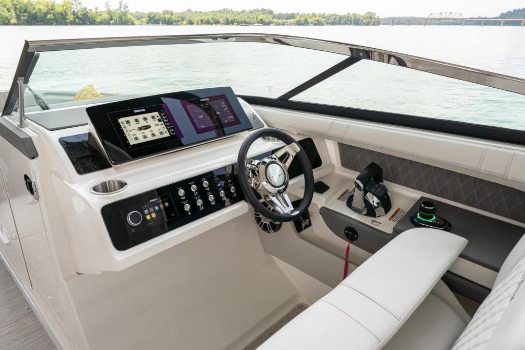 Sea Ray SLX 310 Outboard
