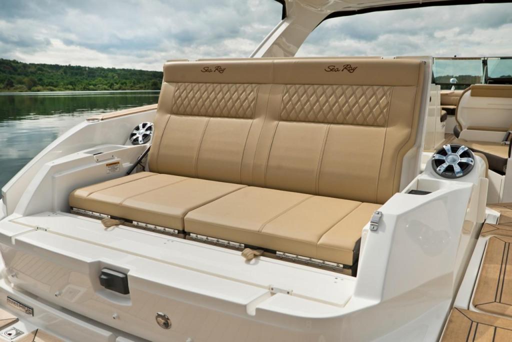 Sea Ray SLX 350 Outboard