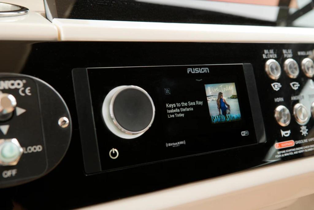 Sea Ray SLX 350 Outboard