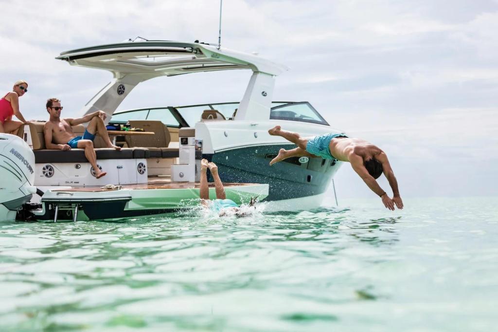 Sea Ray SLX 400 Outboard