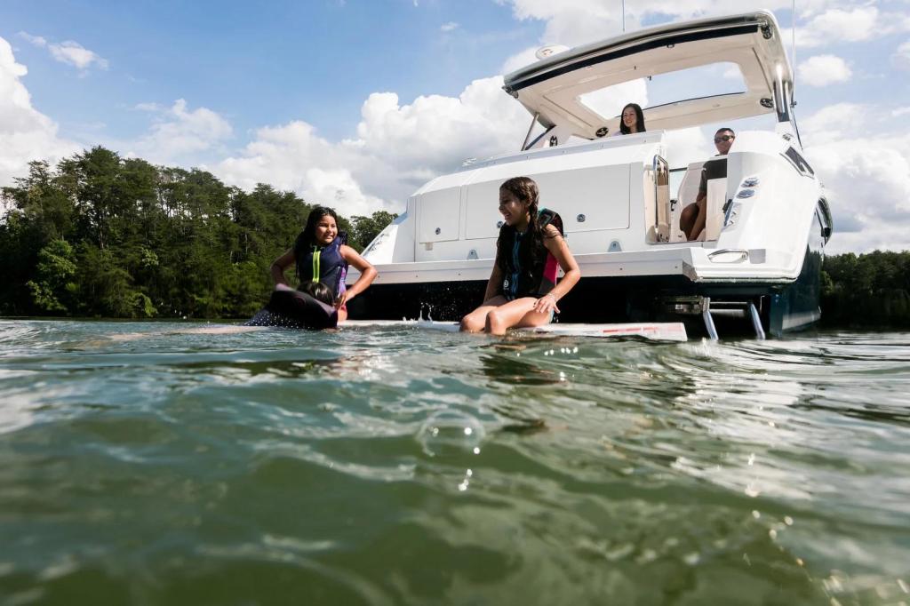 Sea Ray Sundancer 320