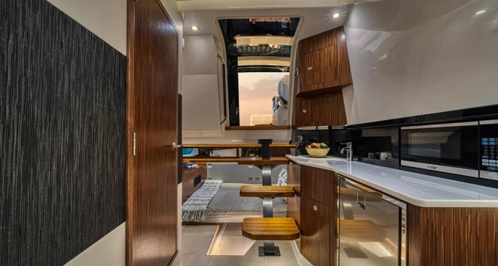 Sea Ray Sundancer 370