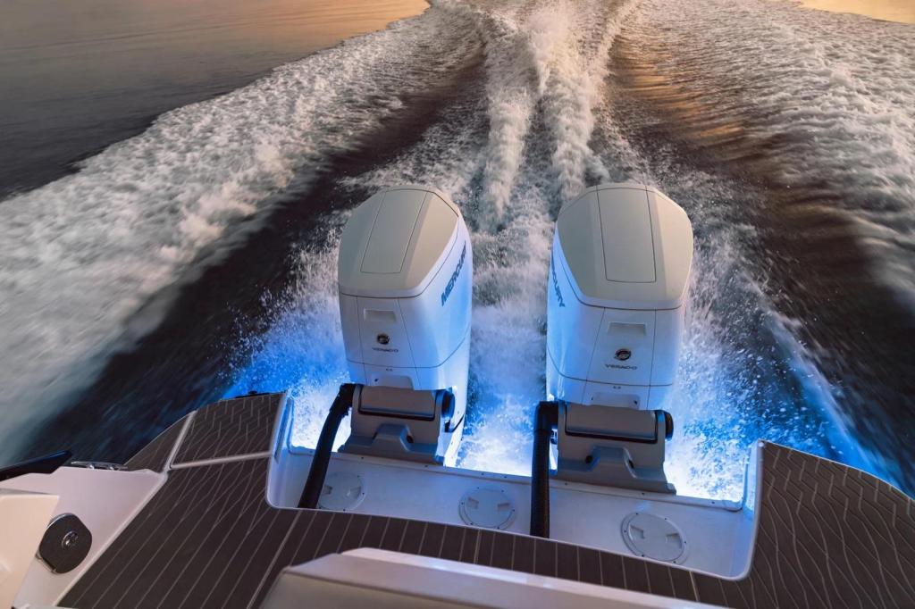 Sea Ray Sundancer 370 Outboard