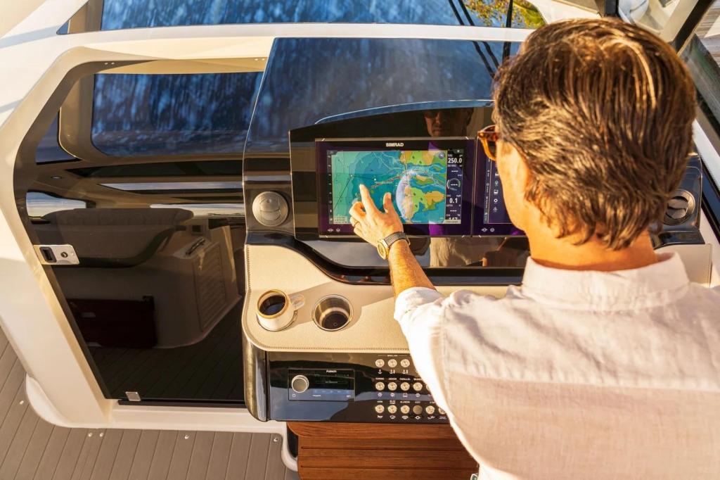 Sea Ray Sundancer 370 Outboard