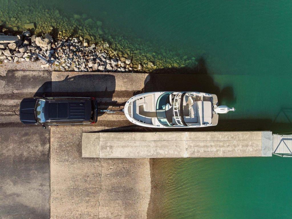 Sea Ray SDX 230 Outboard