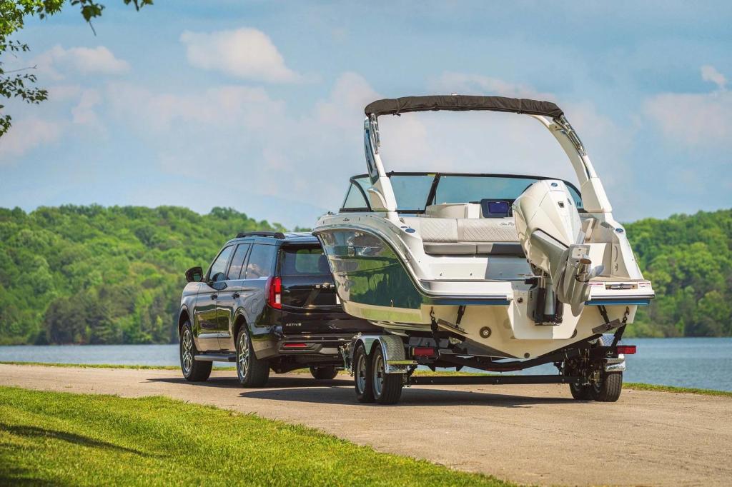 Sea Ray SDX 230 Outboard