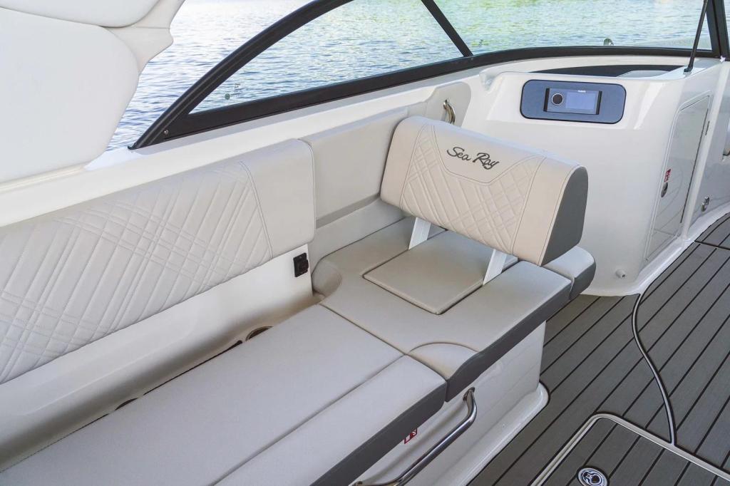 Sea Ray SDX 230 Outboard