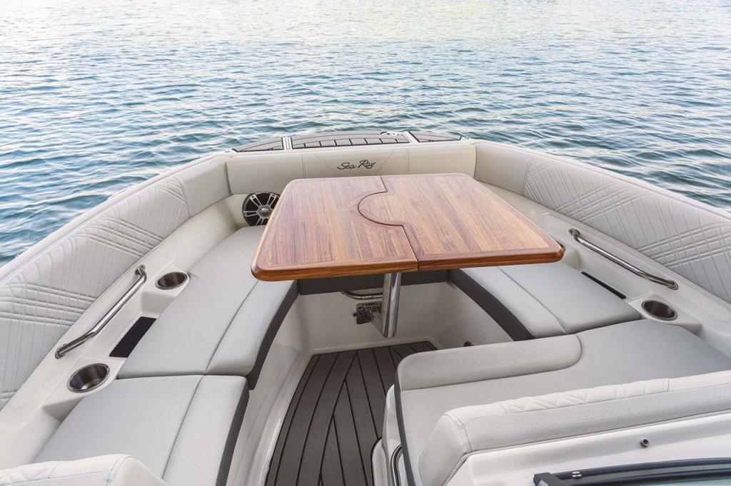 Sea Ray SDX 230 Outboard