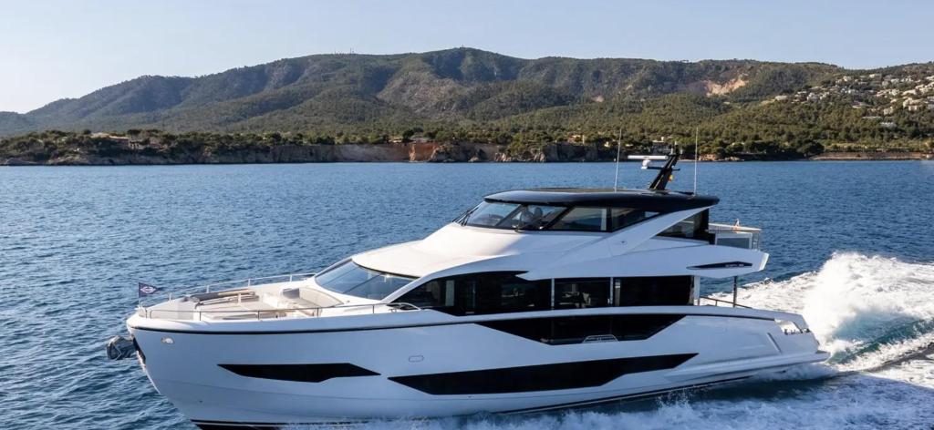 Sunseeker 90 Ocean Enclosed