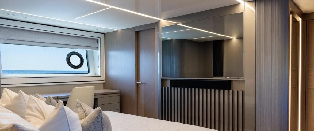 Sunseeker 90 Ocean Enclosed
