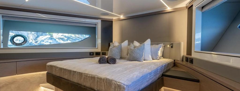 Sunseeker 90 Ocean Enclosed