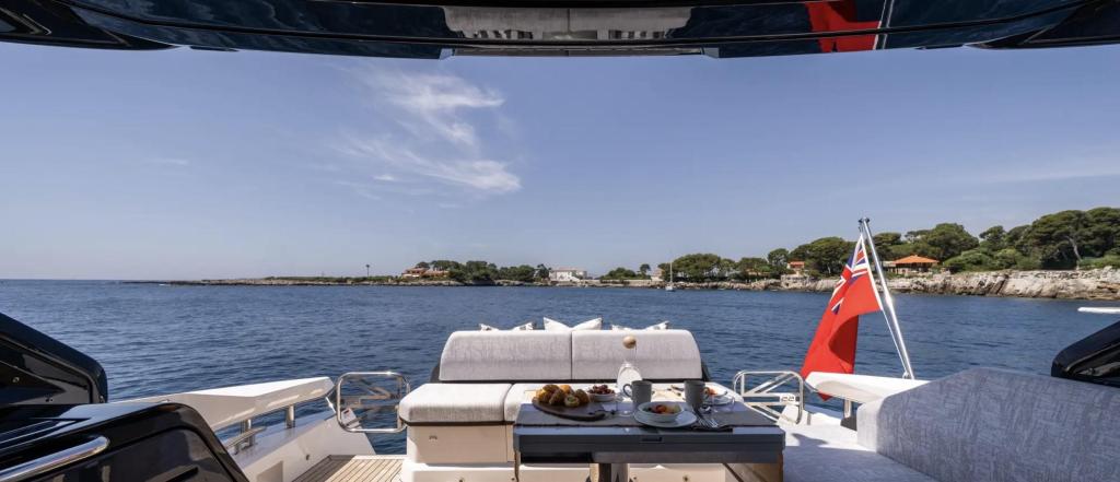 Sunseeker Predator 55