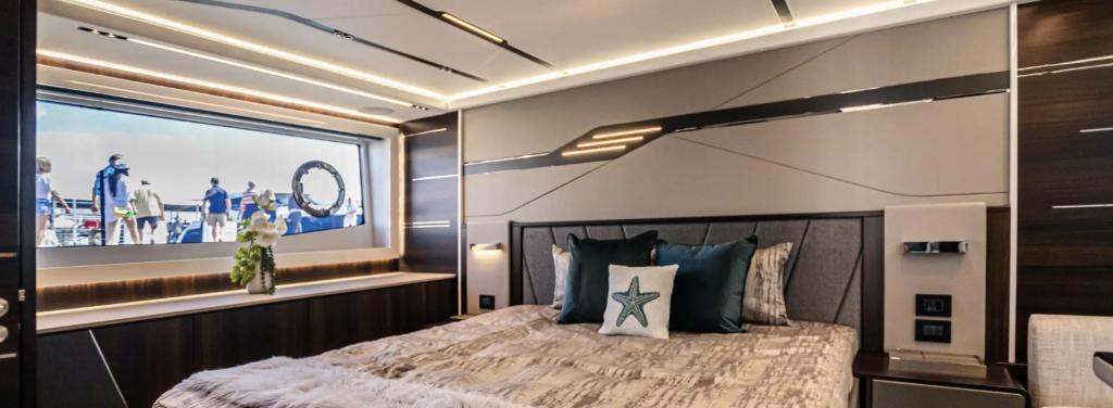 Sunseeker Predator 65