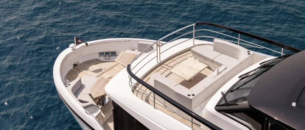 Sunseeker 82 Ocean Enclosed