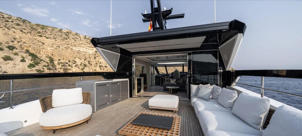 Sunseeker 82 Ocean Enclosed
