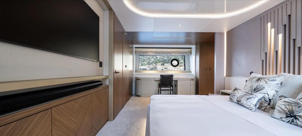 Sunseeker 82 Ocean Enclosed