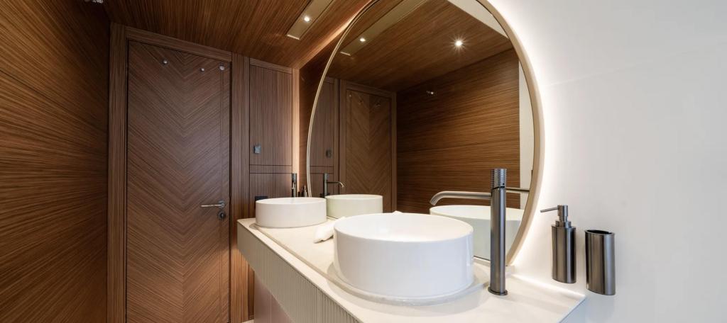 Sunseeker 82 Ocean Enclosed