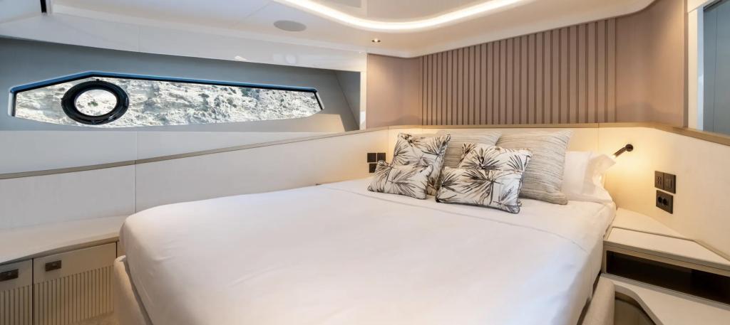Sunseeker 82 Ocean Enclosed