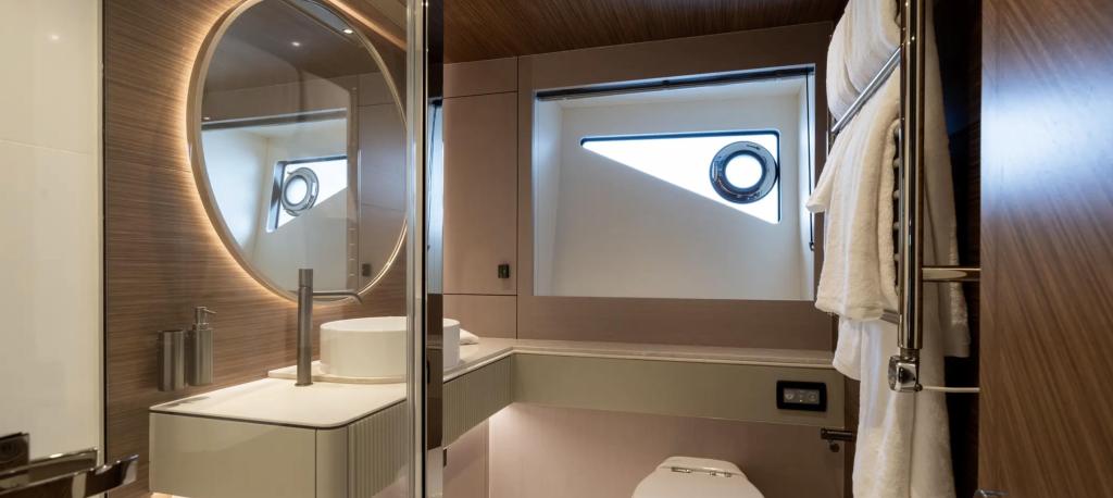 Sunseeker 82 Ocean Enclosed