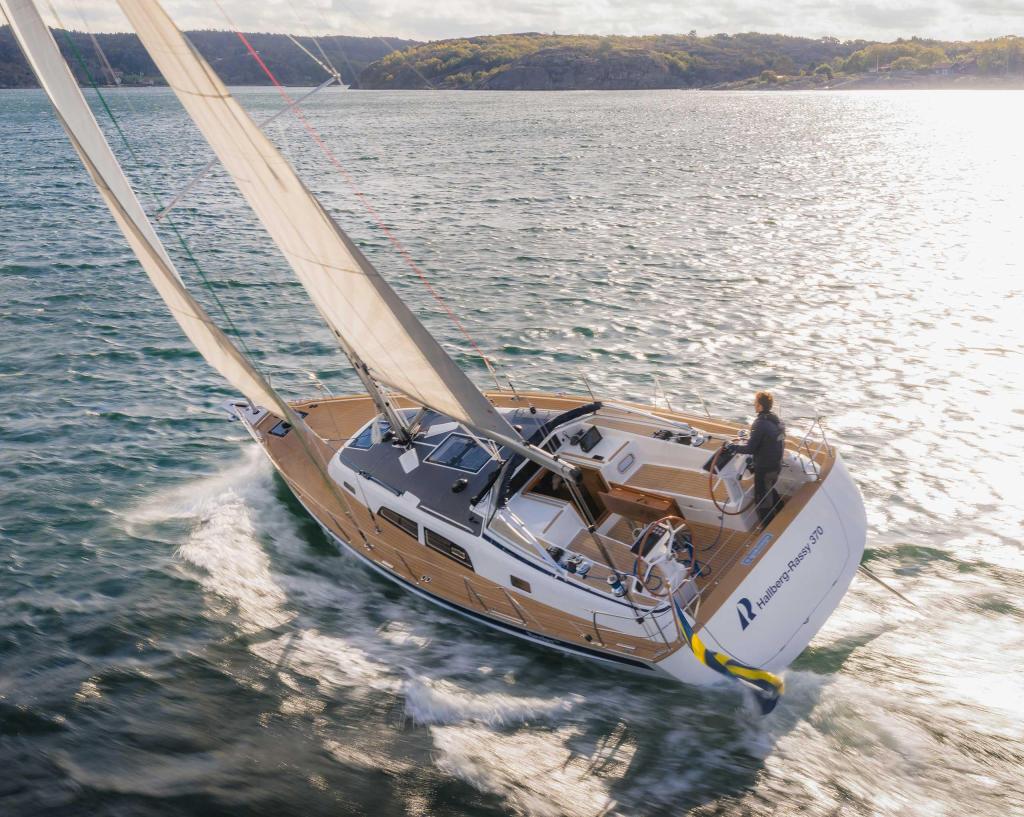 Hallberg-Rassy 370