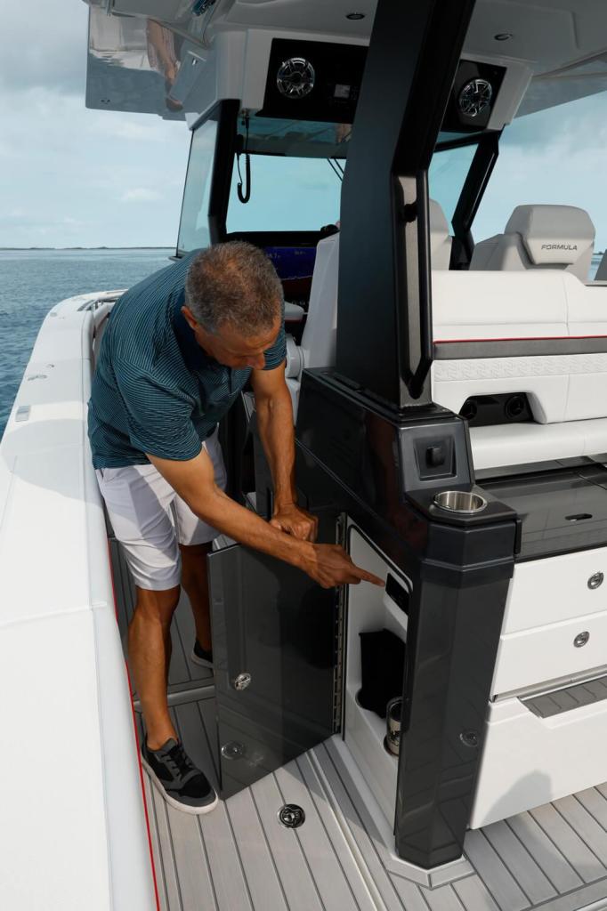 Formula 387 Center Console Sport