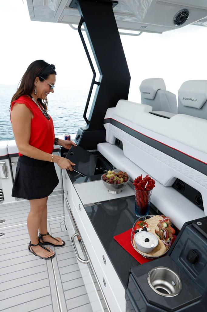 Formula 387 Center Console Sport