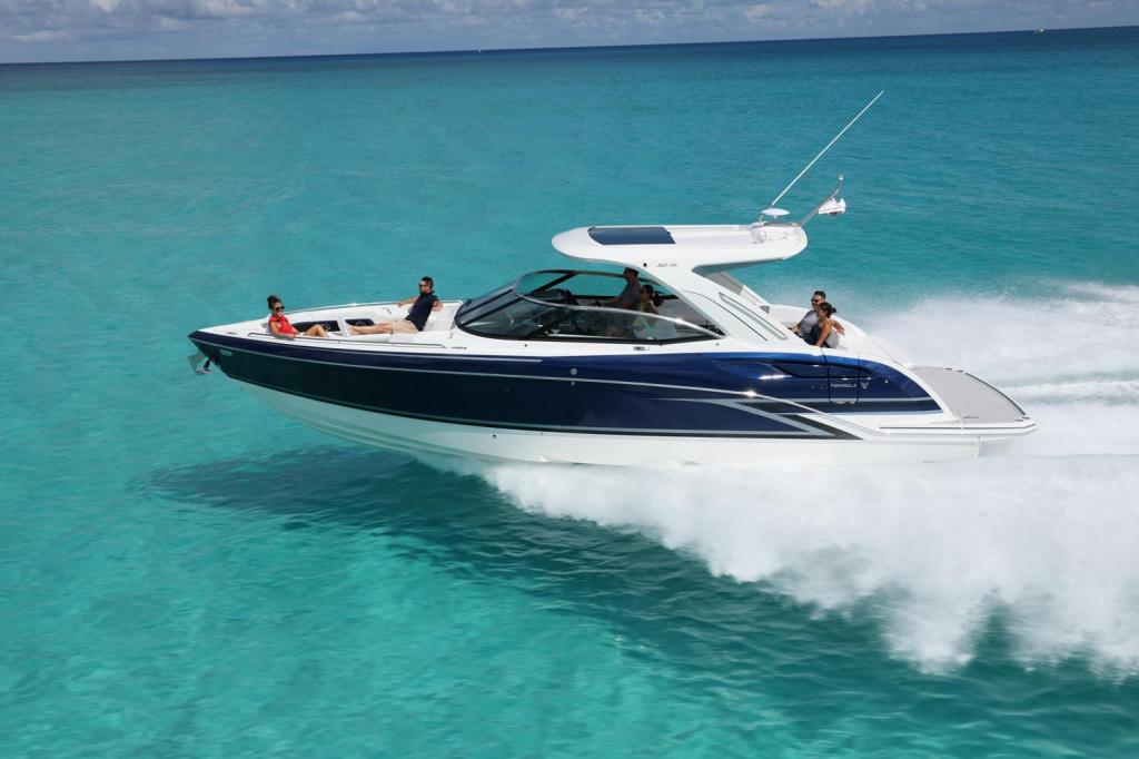 Formula 360 Crossover Bowrider