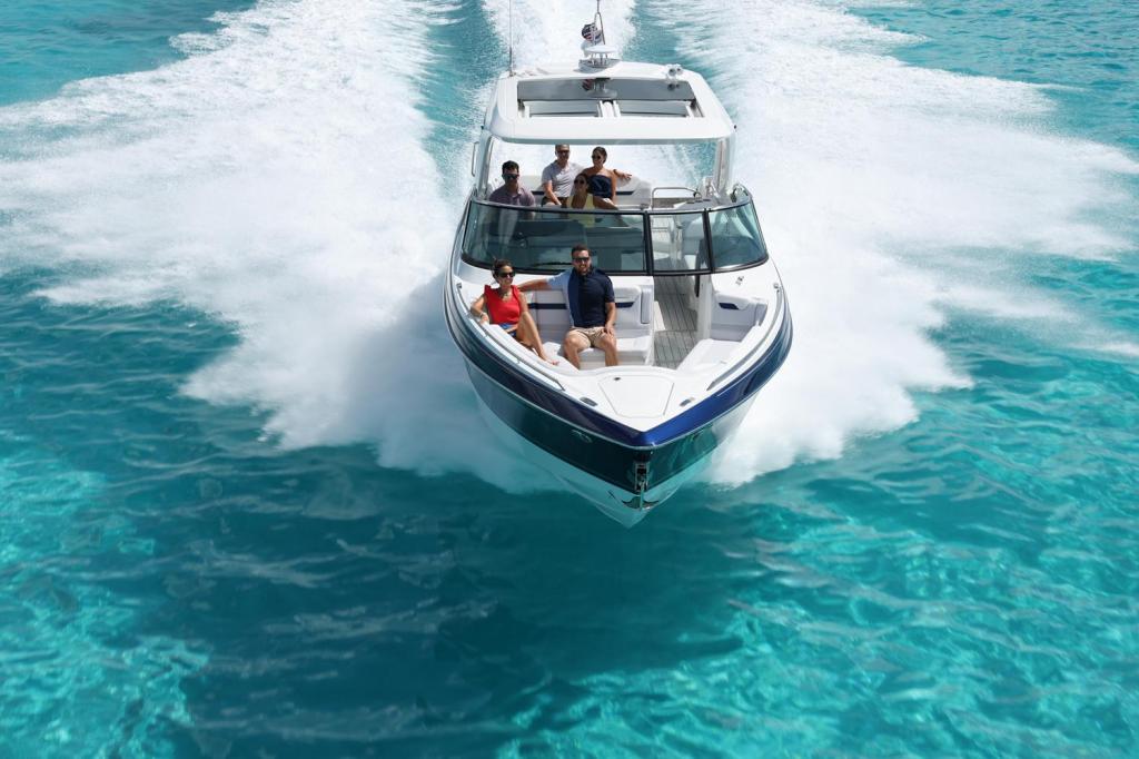 Formula 360 Crossover Bowrider