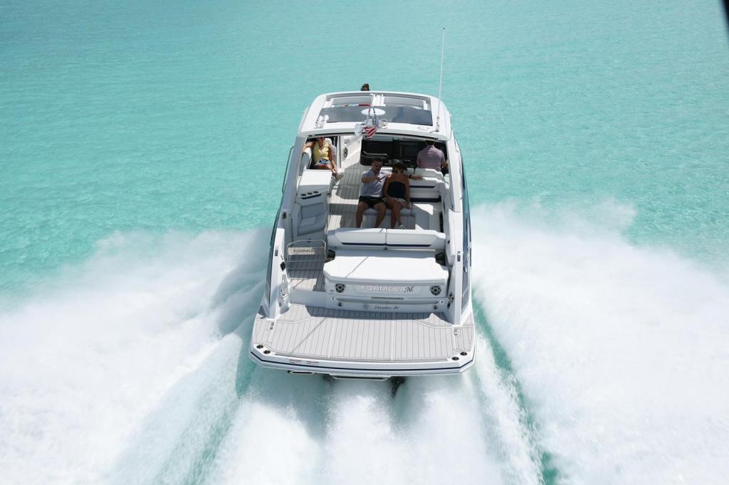 Formula 360 Crossover Bowrider