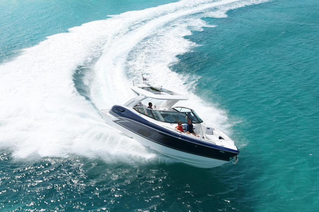 Formula 360 Crossover Bowrider