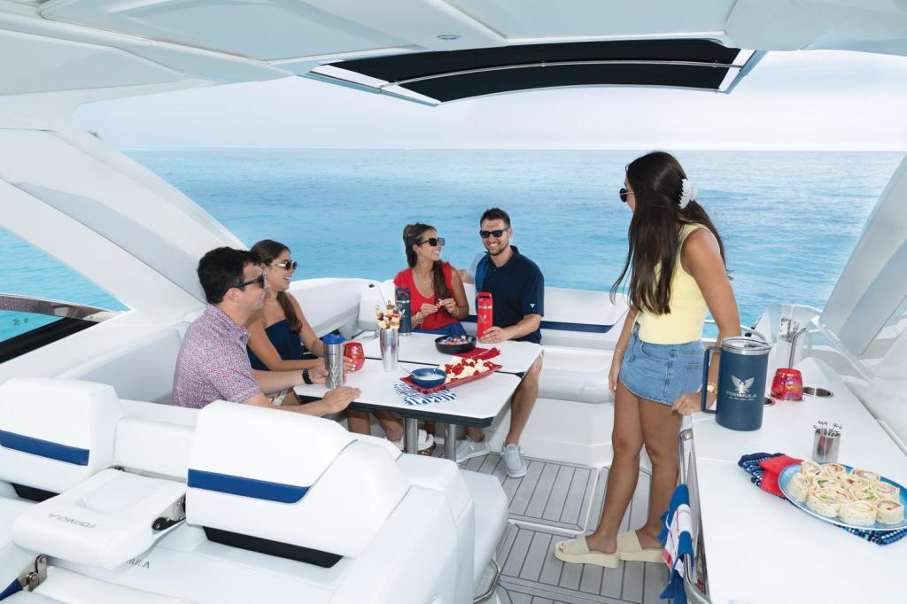 Formula 360 Crossover Bowrider