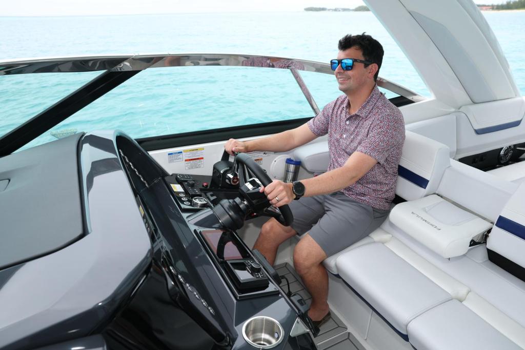 Formula 360 Crossover Bowrider