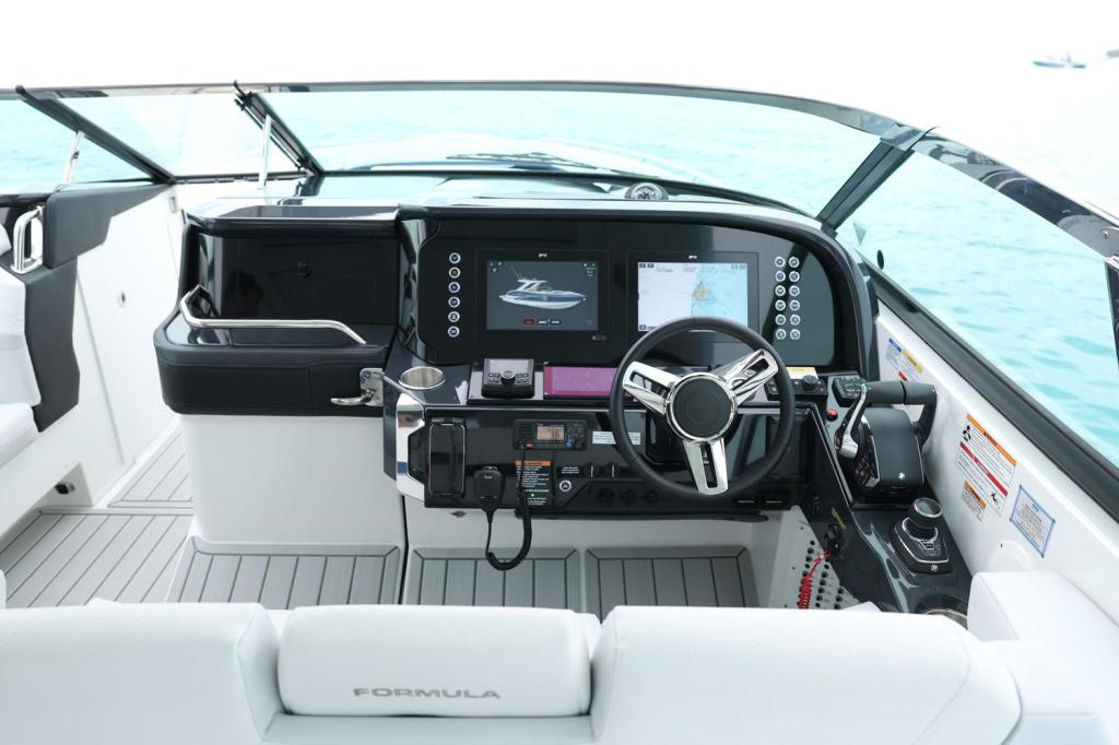 Formula 360 Crossover Bowrider