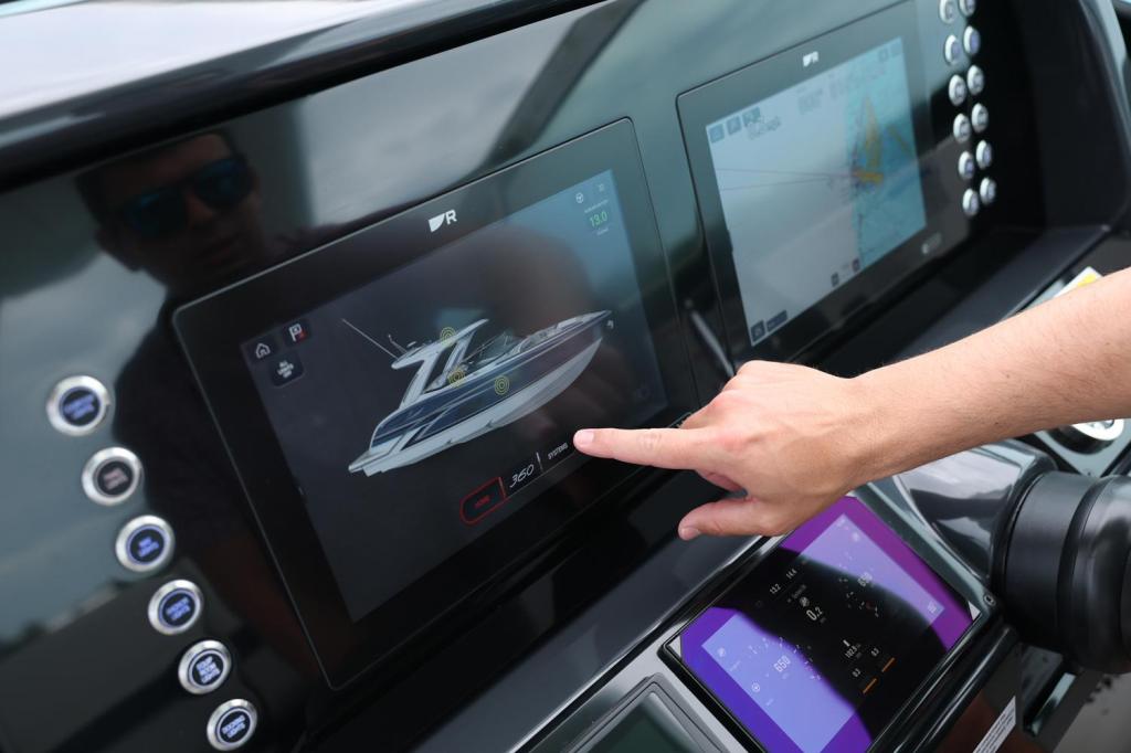 Formula 360 Crossover Bowrider