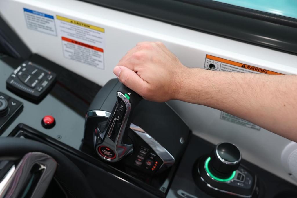 Formula 360 Crossover Bowrider