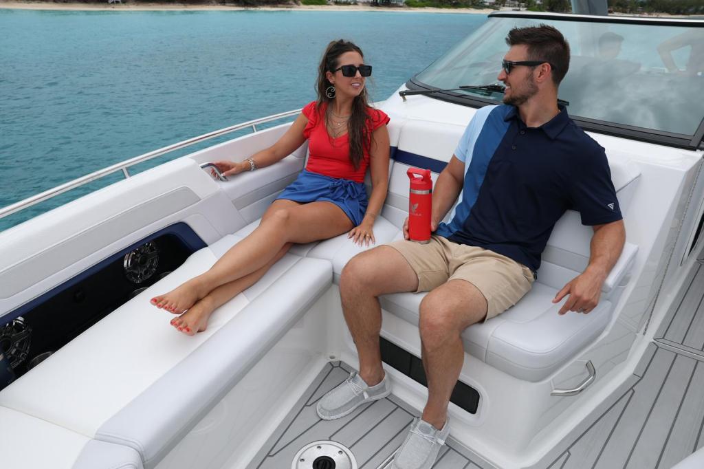 Formula 360 Crossover Bowrider