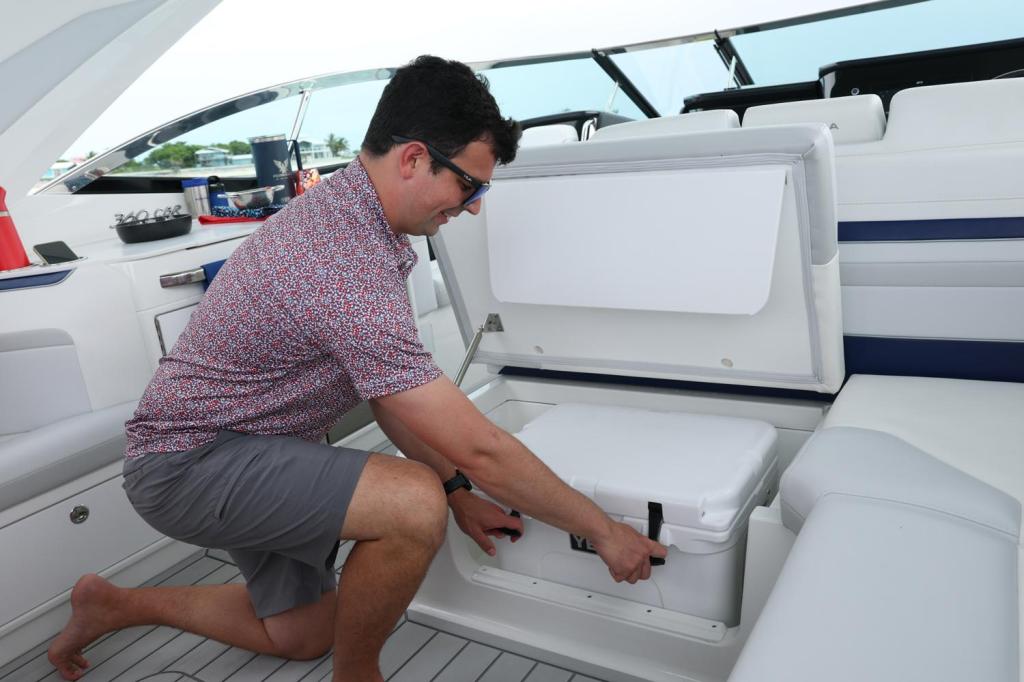 Formula 360 Crossover Bowrider