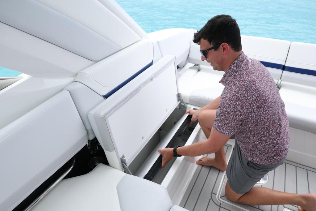 Formula 360 Crossover Bowrider