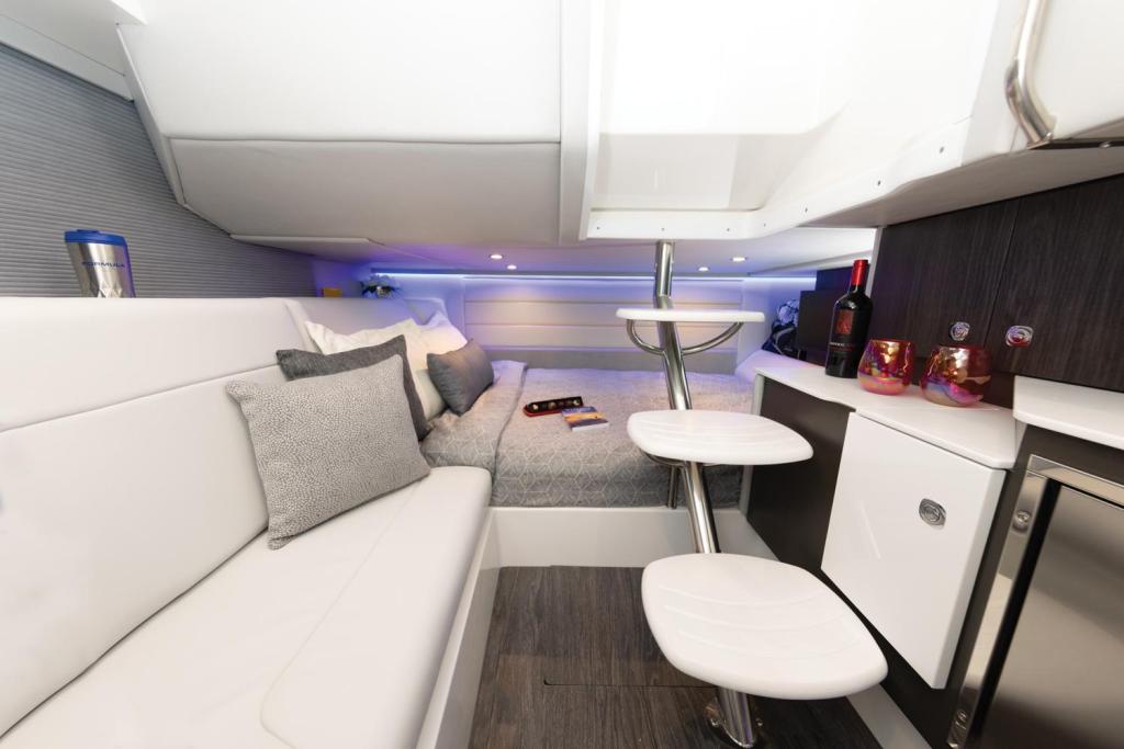 Formula 360 Crossover Bowrider